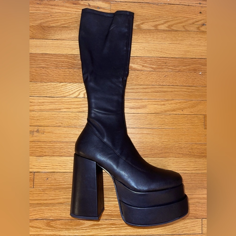 Steve Madden Cyprus Knee Boot in Black